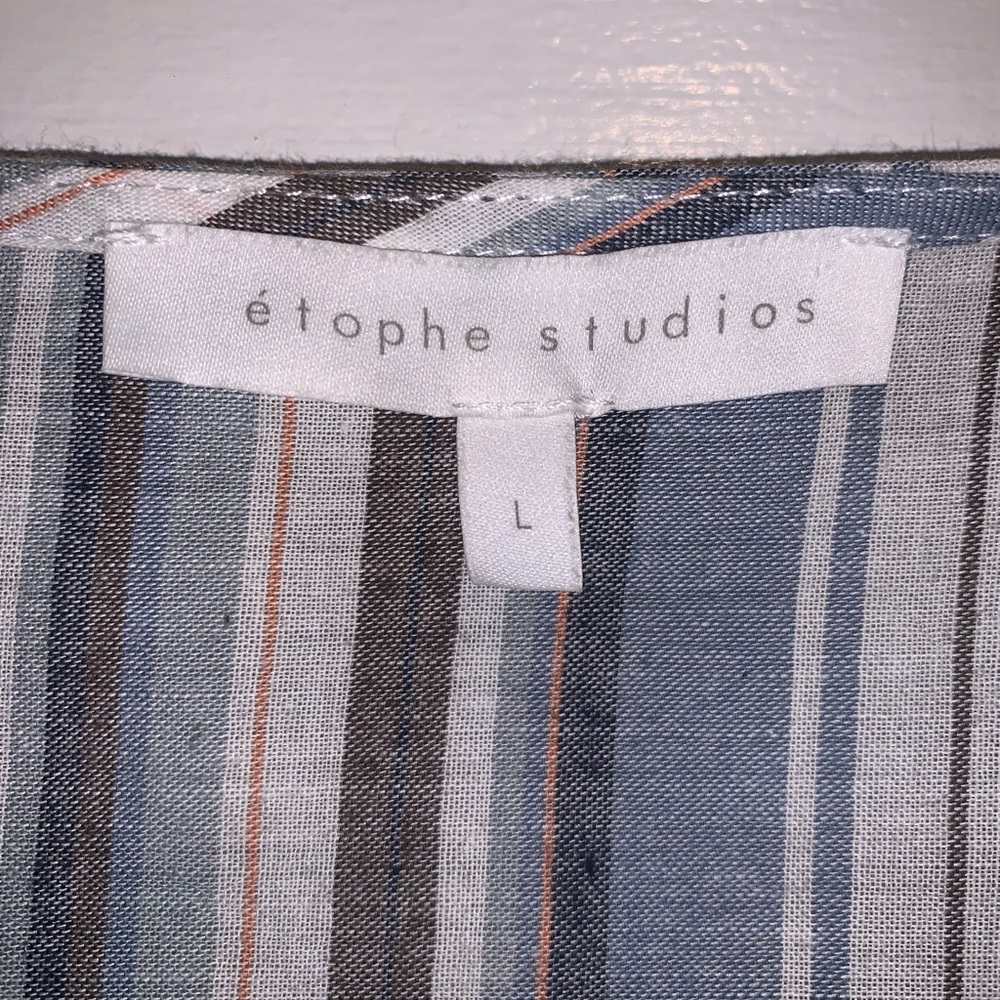 Tie-front blouse - Picture 2 of 4